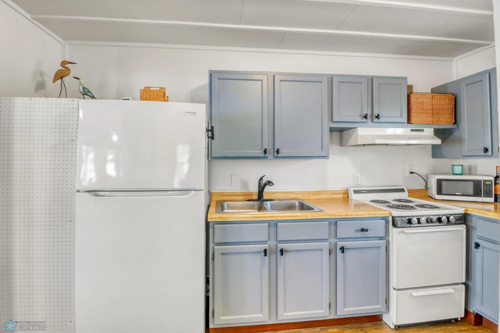 5Kitchen1_5.JPG