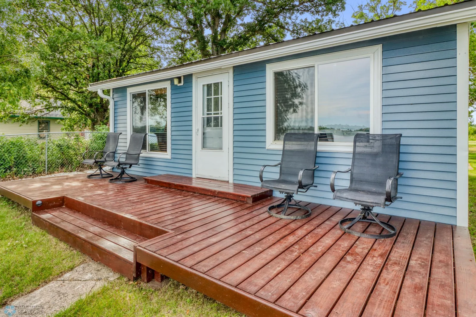 Exterior_deck1_3.JPG