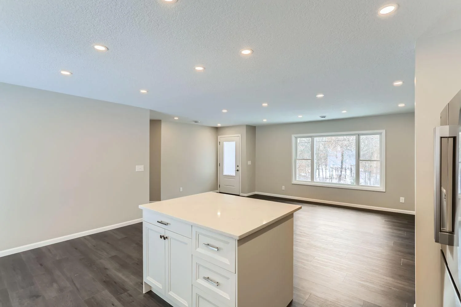 2740 County Rd E - Web Quality - 014 - 13 Kitchen.jpg