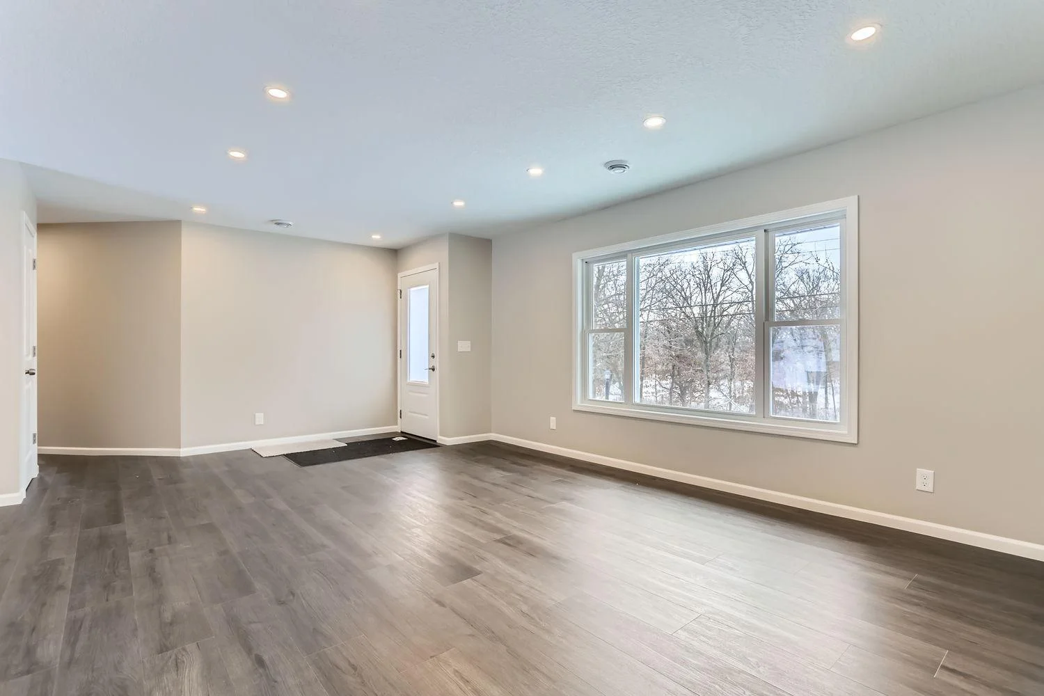 2740 County Rd E - Web Quality - 008 - 05 Living Room.jpg