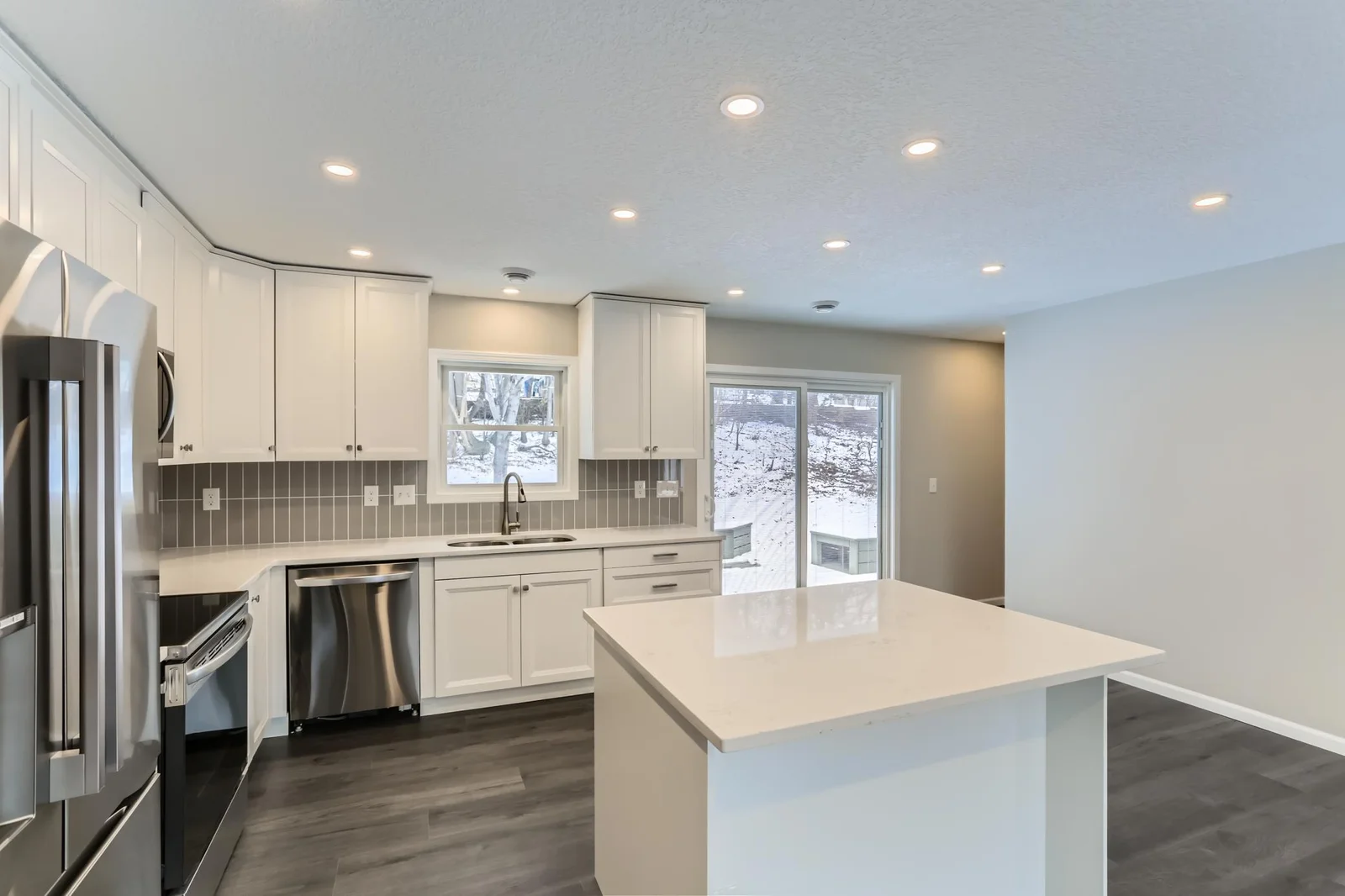 2740 County Rd E - Web Quality - 013 - 12 Kitchen.jpg