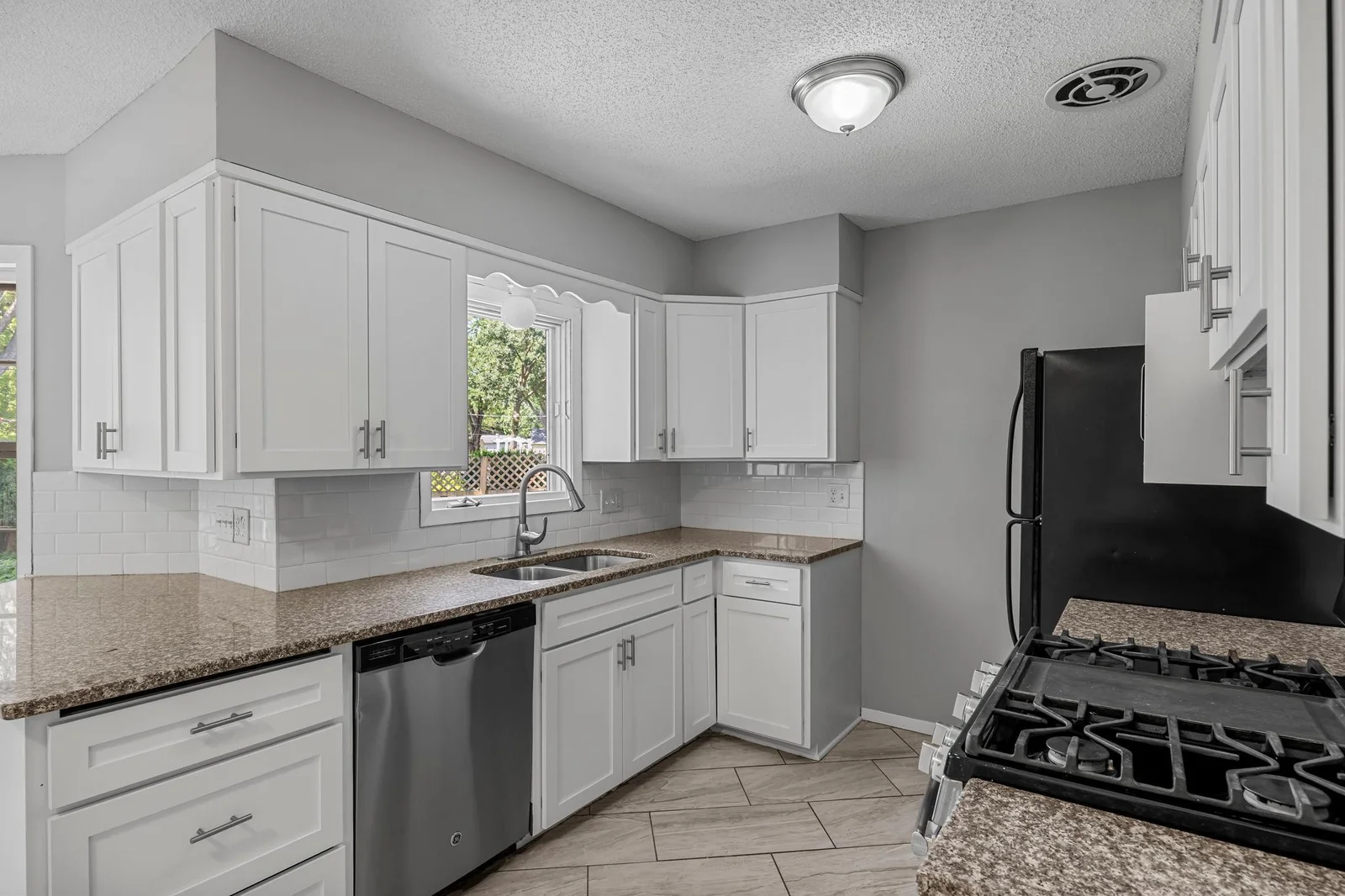 20-web-or-mls-4801 Louisiana Ave N-54.jpg