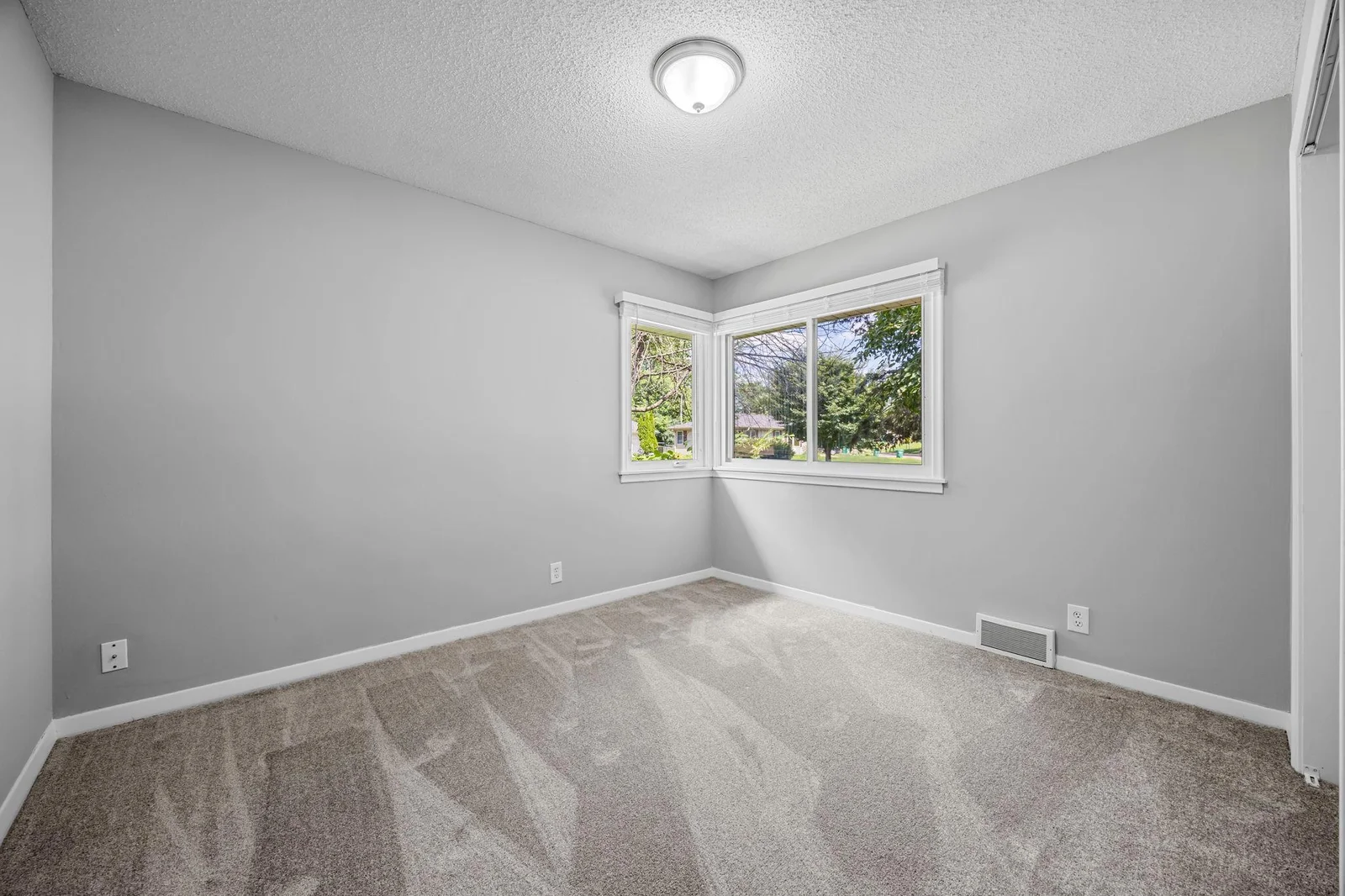29-web-or-mls-4801 Louisiana Ave N-81.jpg