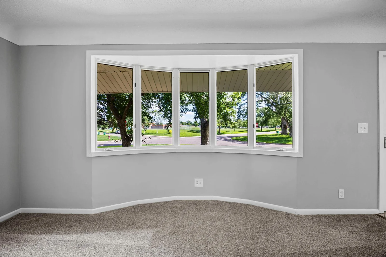 16-web-or-mls-4801 Louisiana Ave N-42.jpg