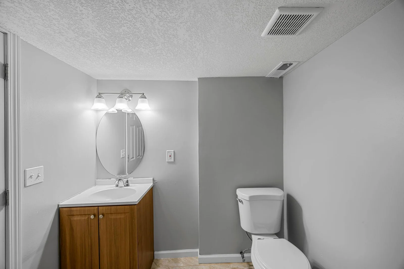 37-web-or-mls-4801 Louisiana Ave N-108.jpg