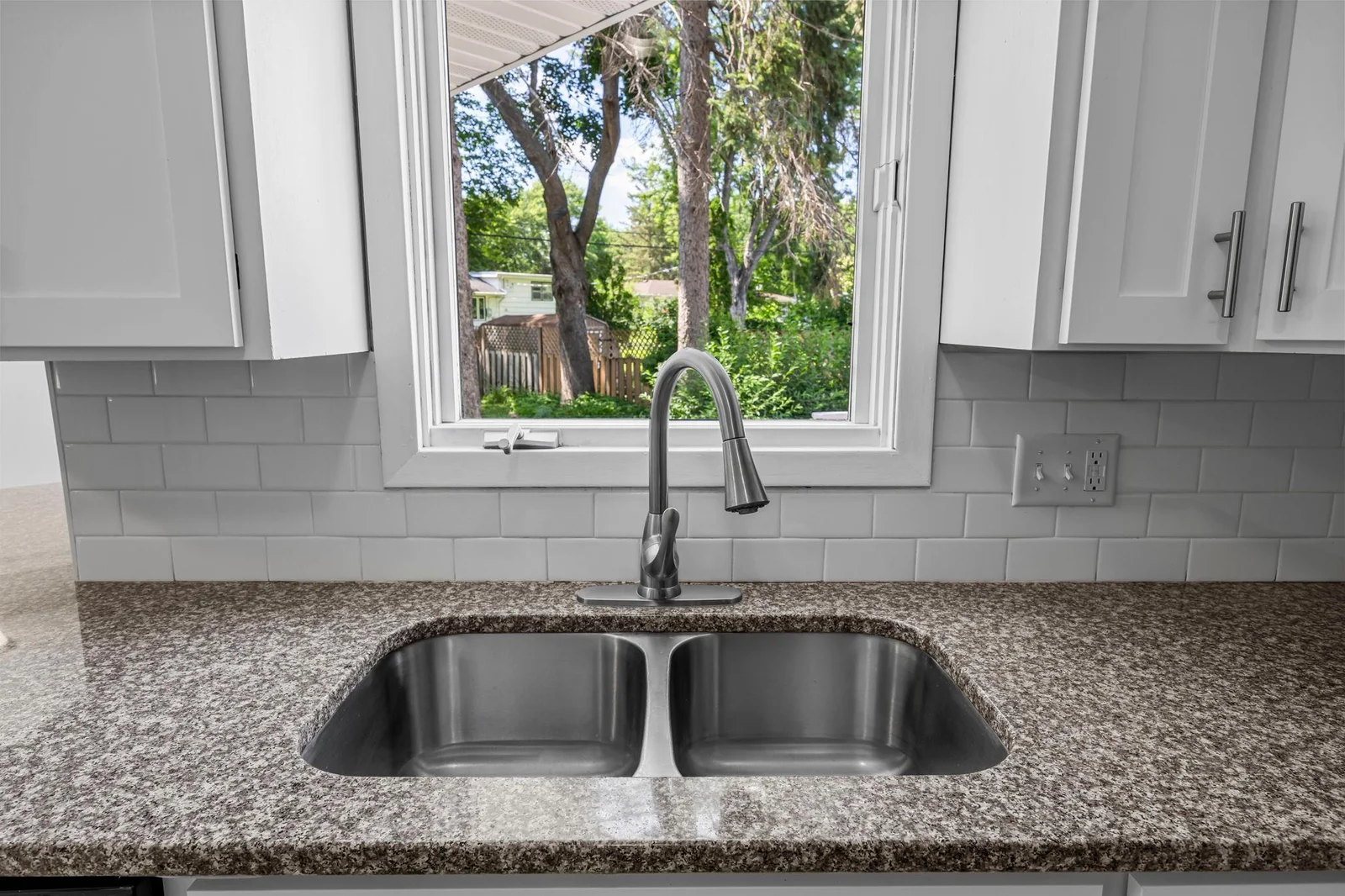 21-web-or-mls-4801 Louisiana Ave N-57.jpg