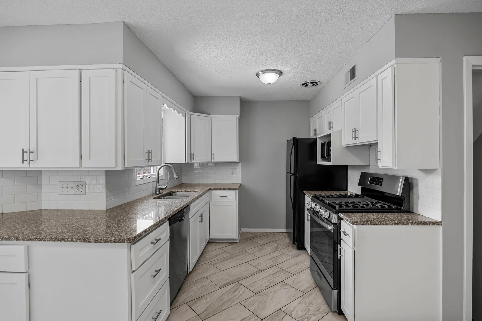 19-web-or-mls-4801 Louisiana Ave N-51.jpg