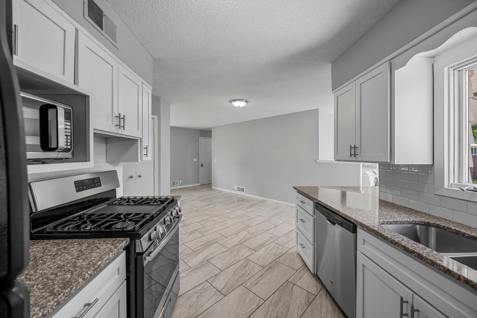 22-web-or-mls-4801 Louisiana Ave N-60.jpg