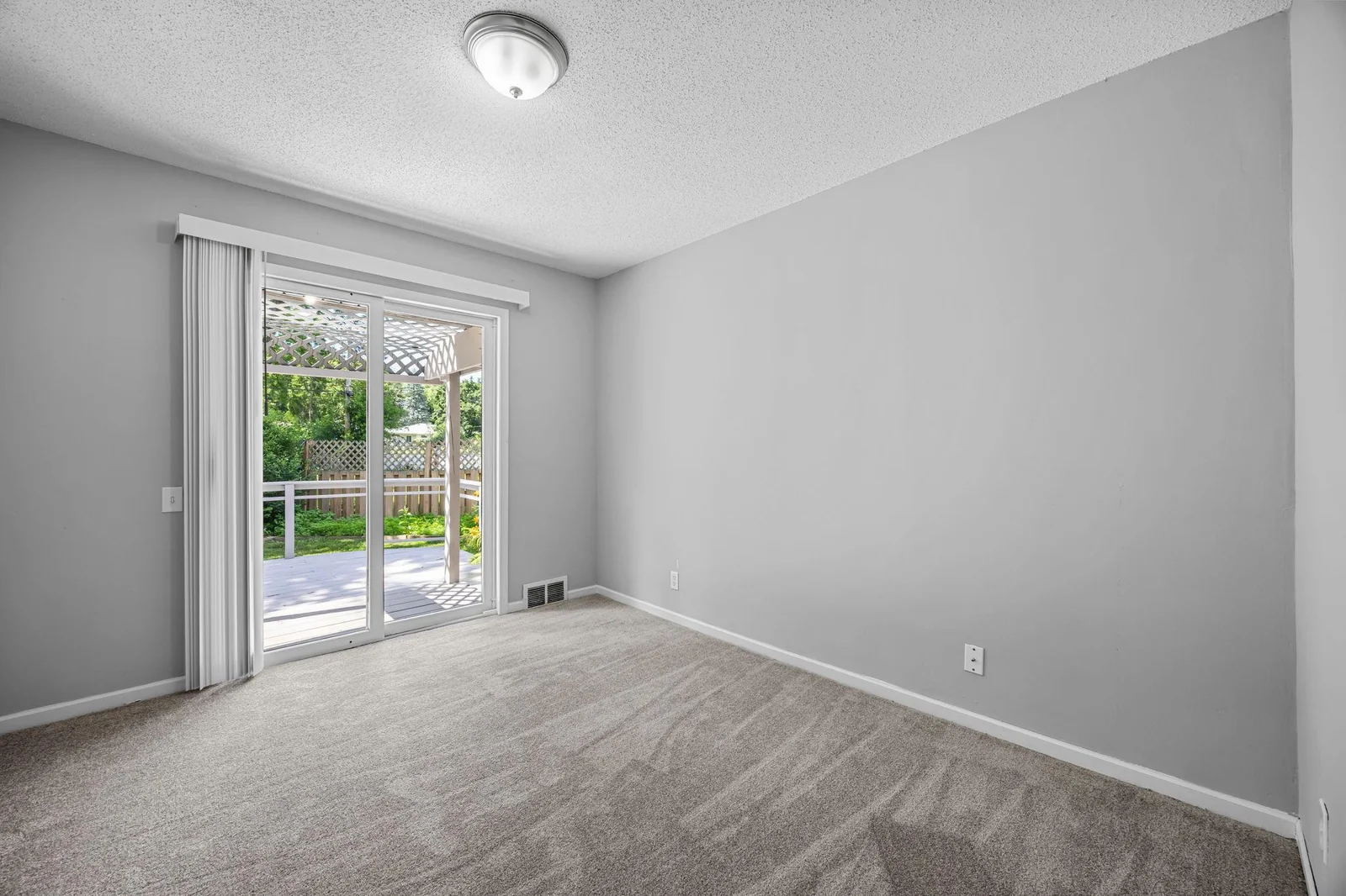 25-web-or-mls-4801 Louisiana Ave N-69.jpg