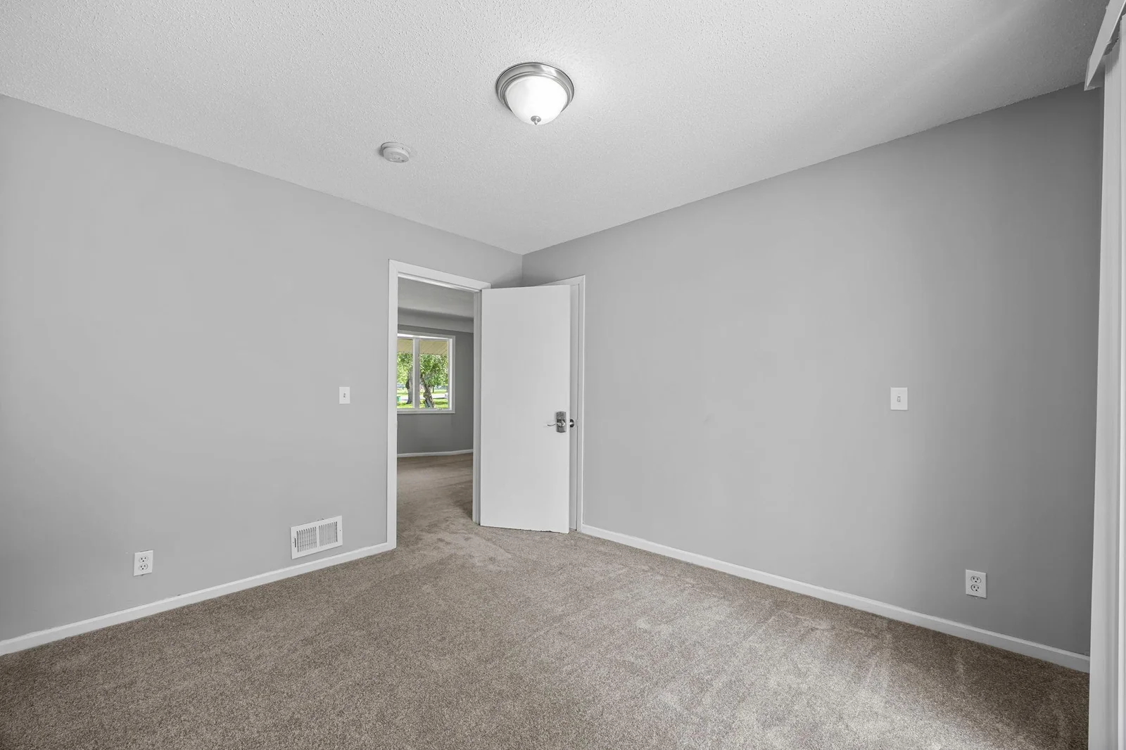26-web-or-mls-4801 Louisiana Ave N-72.jpg