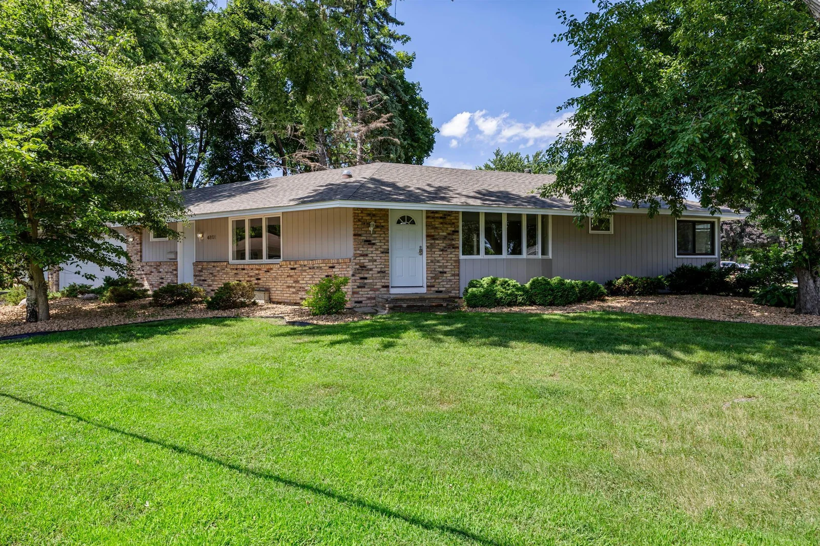4801 Louisiana Avenue, Crystal