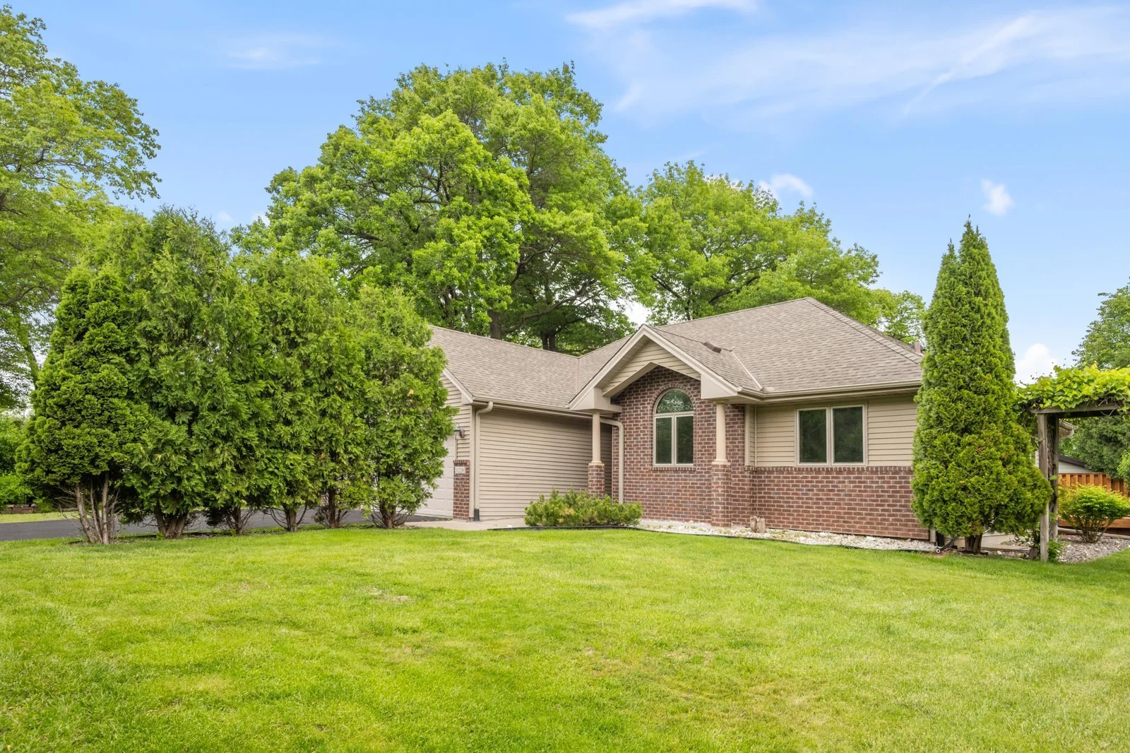11228 River Road, Champlin