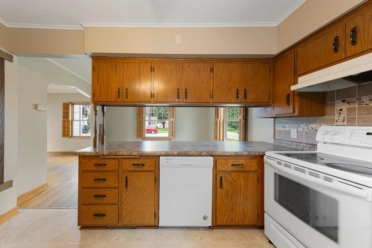 18 Kitchen.jpg
