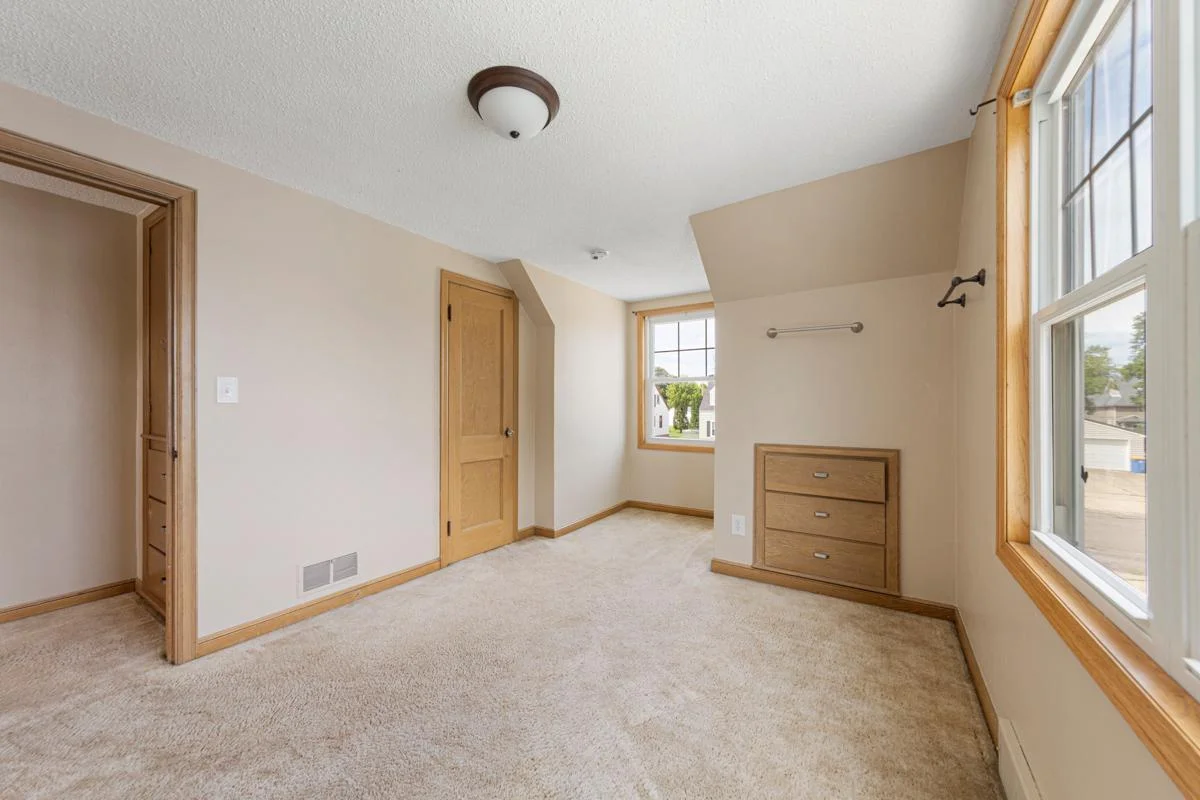 25 Main bedroom.jpg