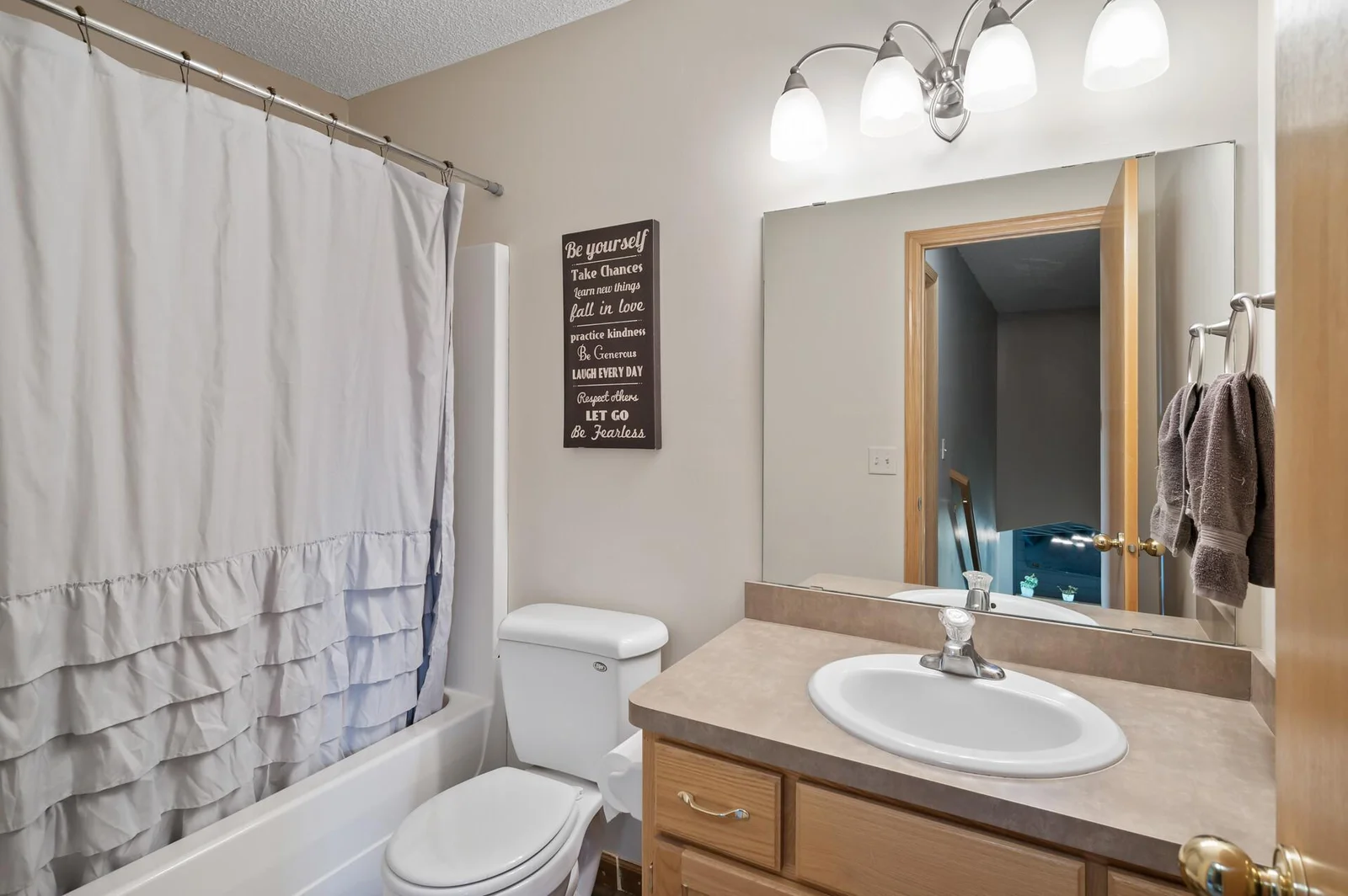 Upper level full bathroom