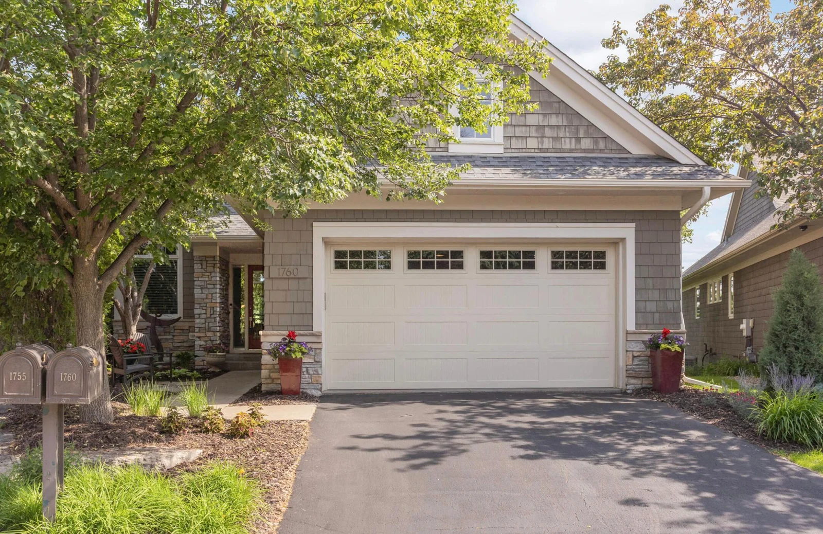 1760 Waterford Court, Golden Valley