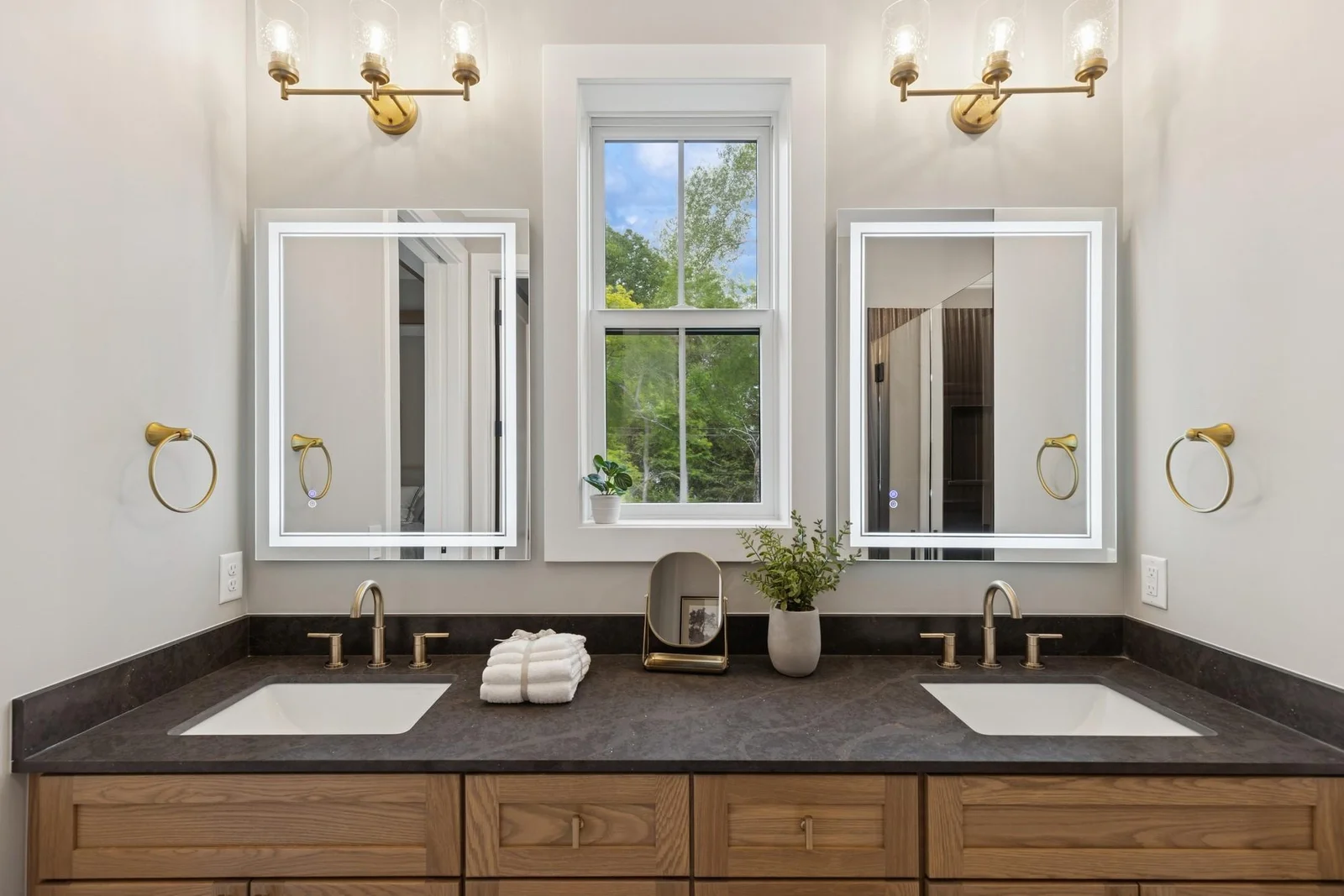 Photos from a previously built home. Options may vary.