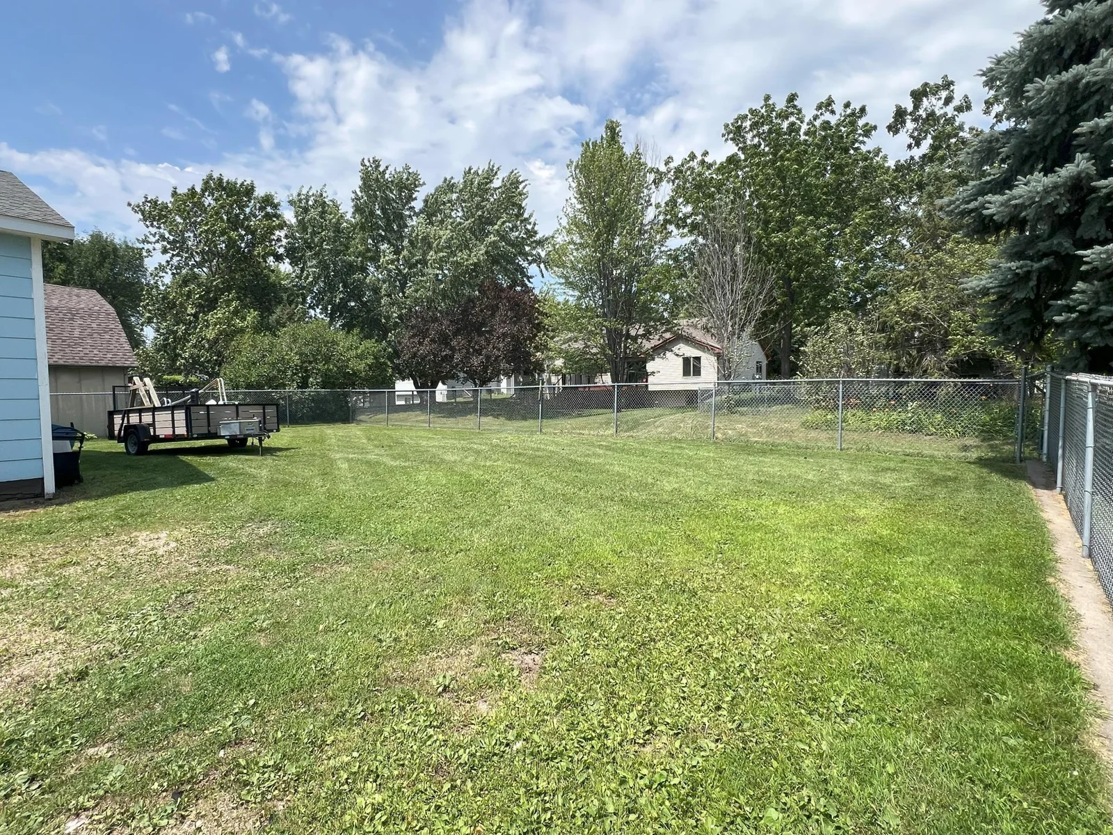 Rear fenced yard space.jpeg