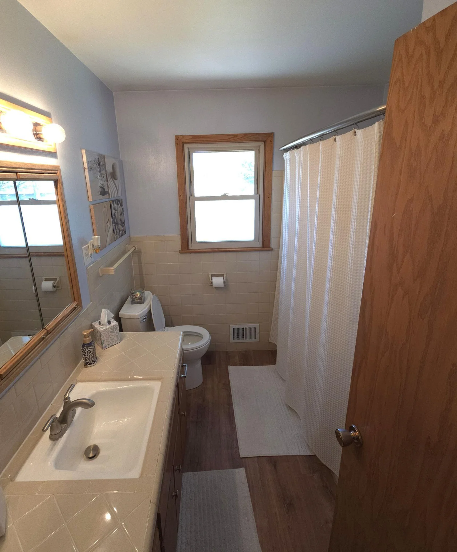 719 main bath.jpg