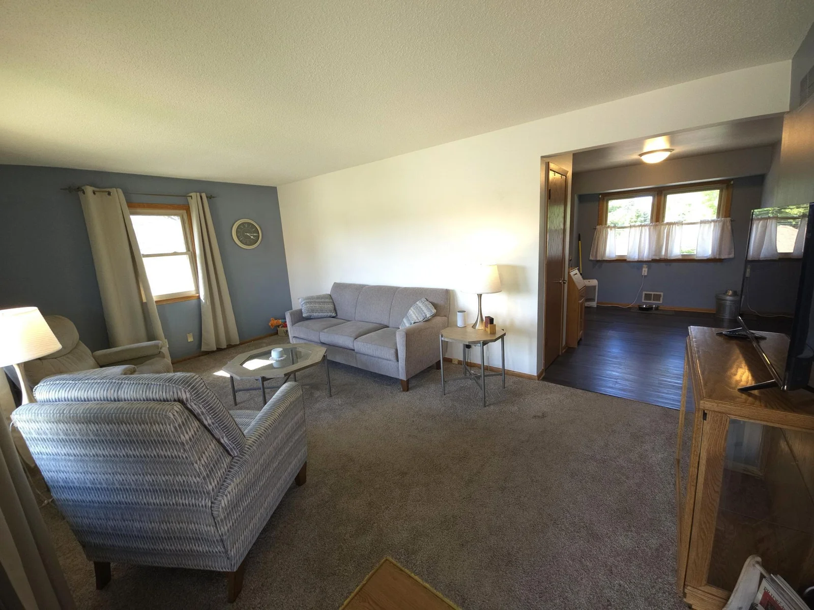 719 livingroom3.jpg