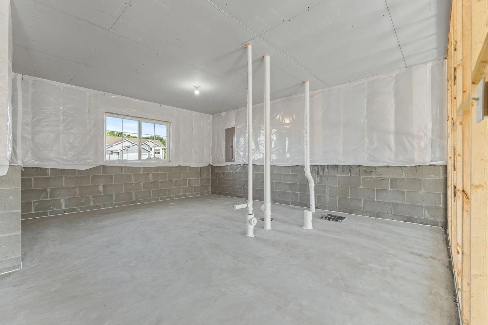 Potential for 3rd bathroom!