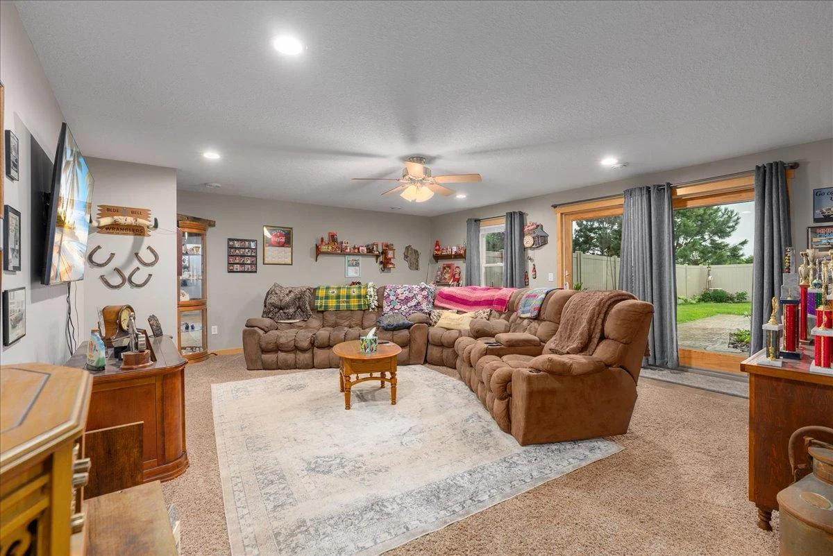 22x19 Lower level walkout with full bath and 2 bedrooms