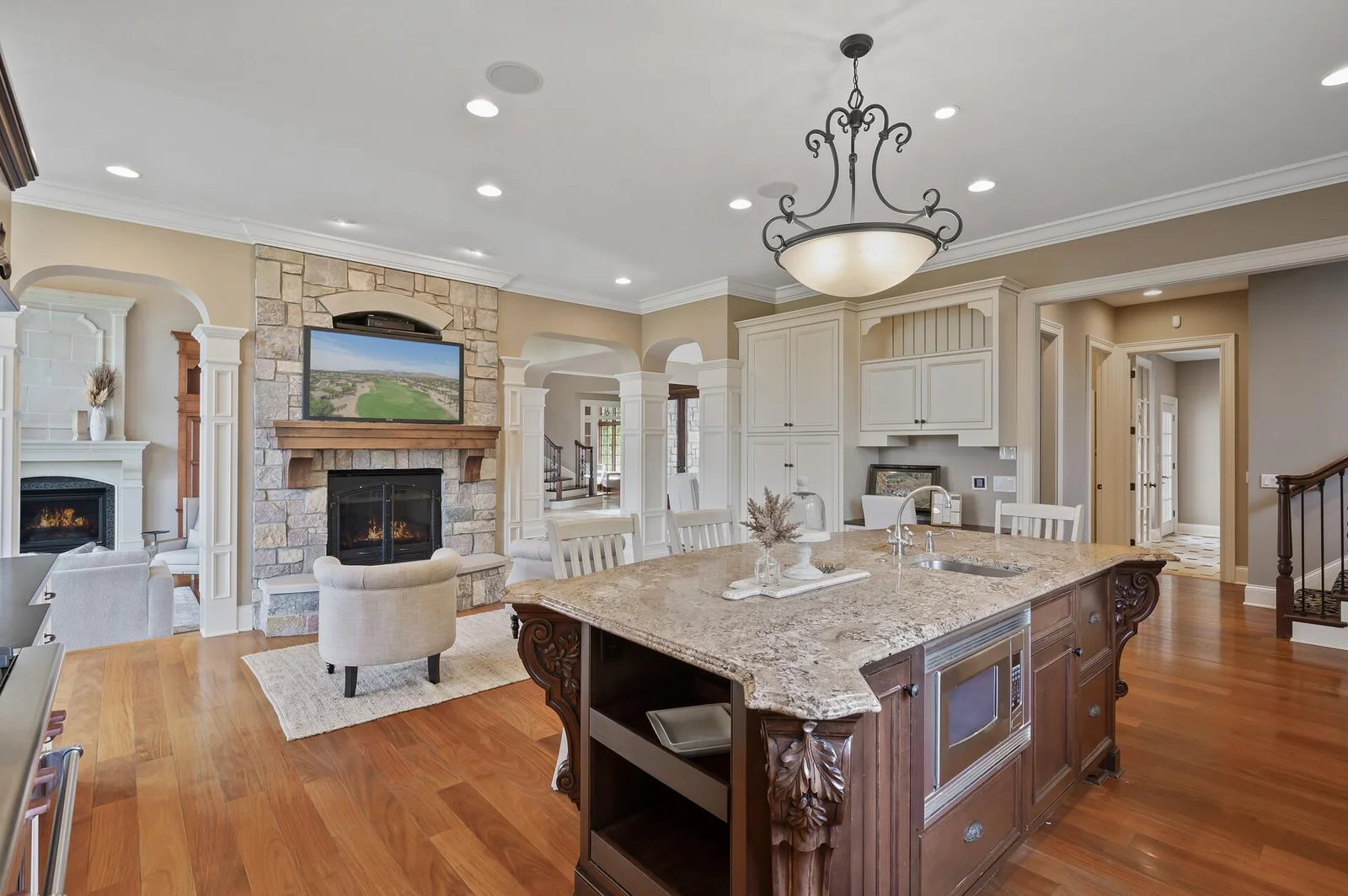 Enjoy the functionality of this open kitchen and the comfort of the nearby sitting area.