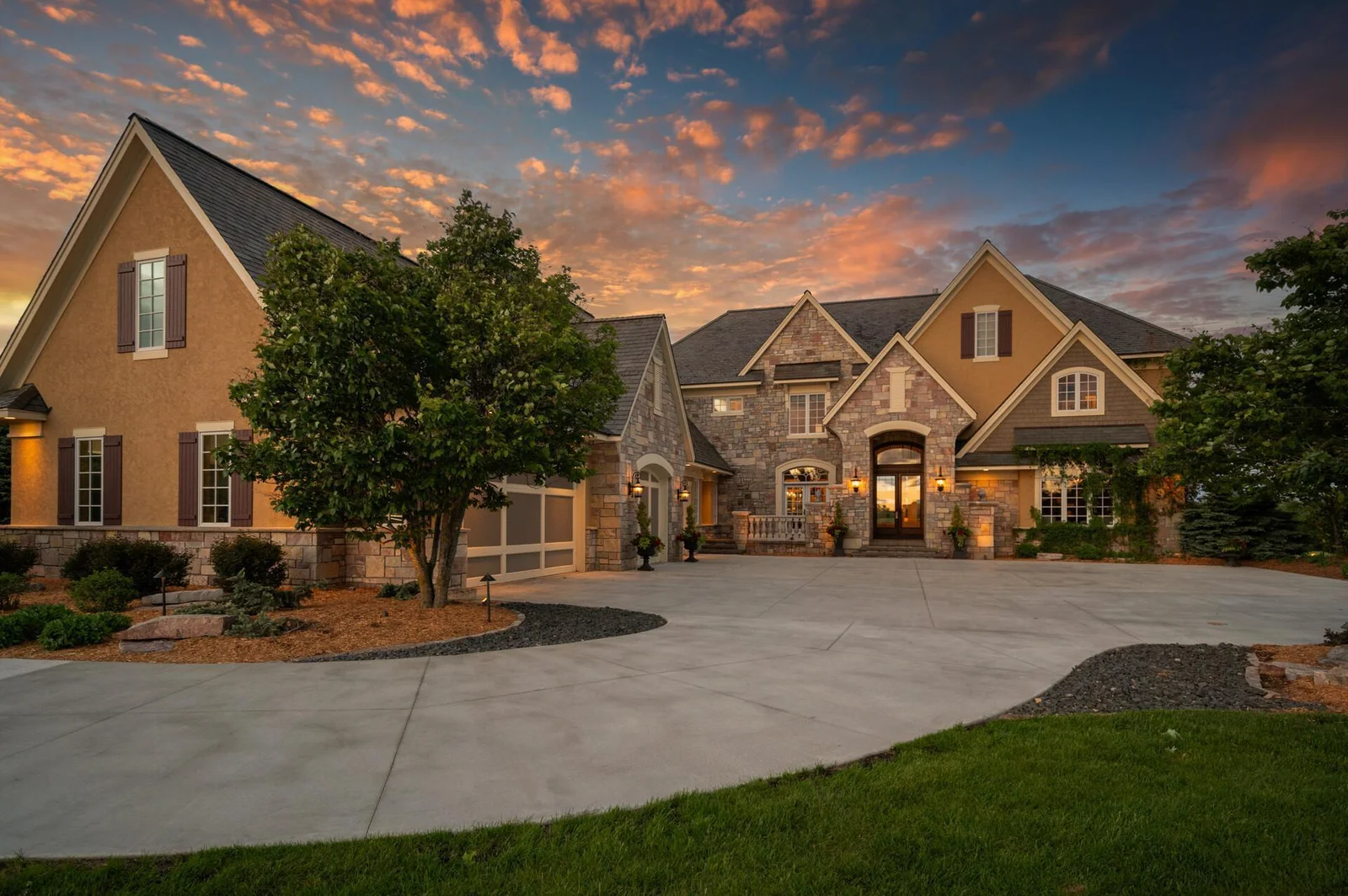 18901 Brookwood Road, Prior Lake