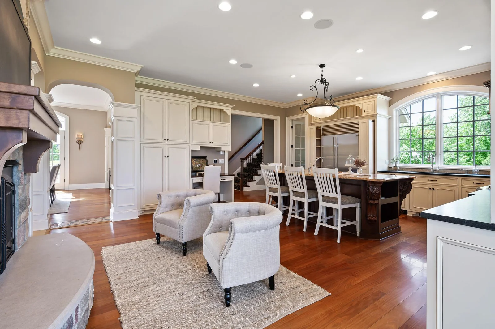 This inviting space combines a well-appointed kitchen with a cozy sitting area, perfect for casual gatherings.