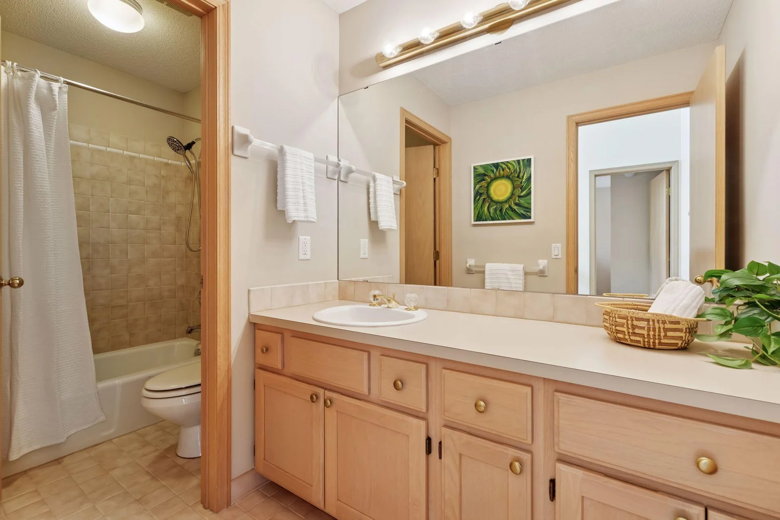 Upper level second bathroom
