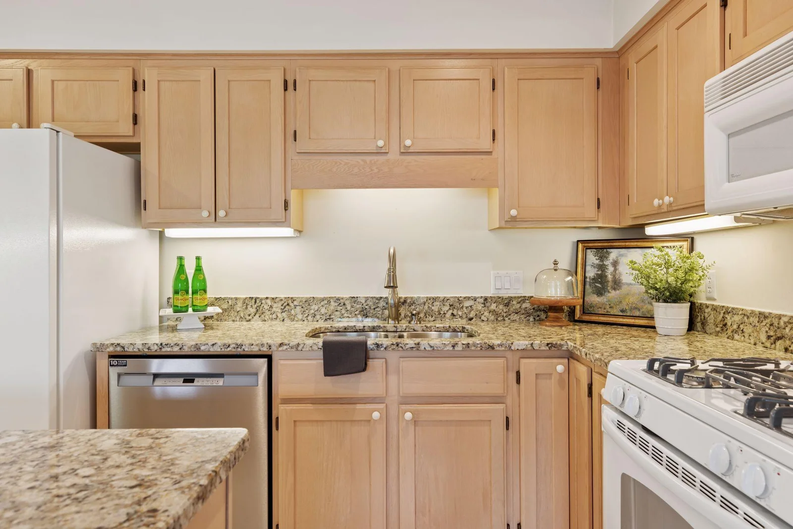 Sliding drawer cabinets