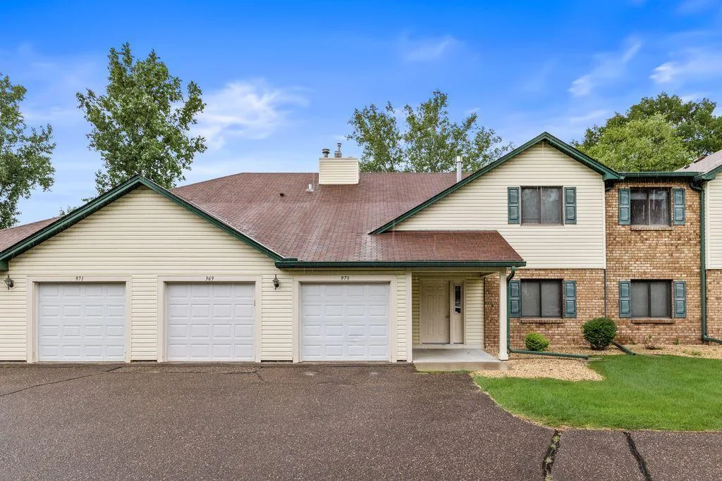 971 Heritage Court, Vadnais Heights