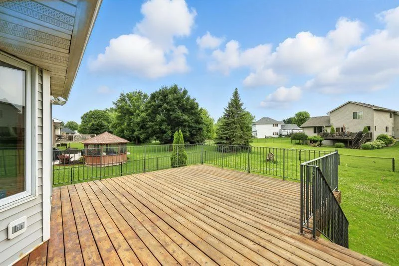 Huge deck (19x17)  with stairs