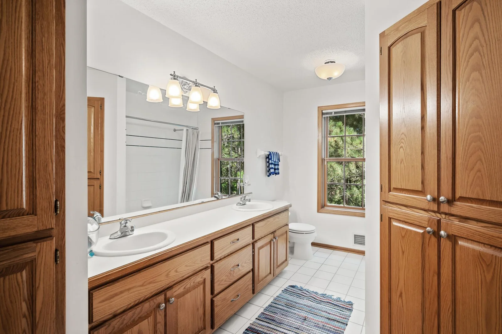 Upper level full bathroom
