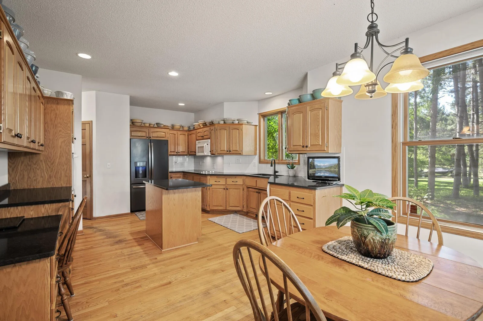 Huge kitchen!
