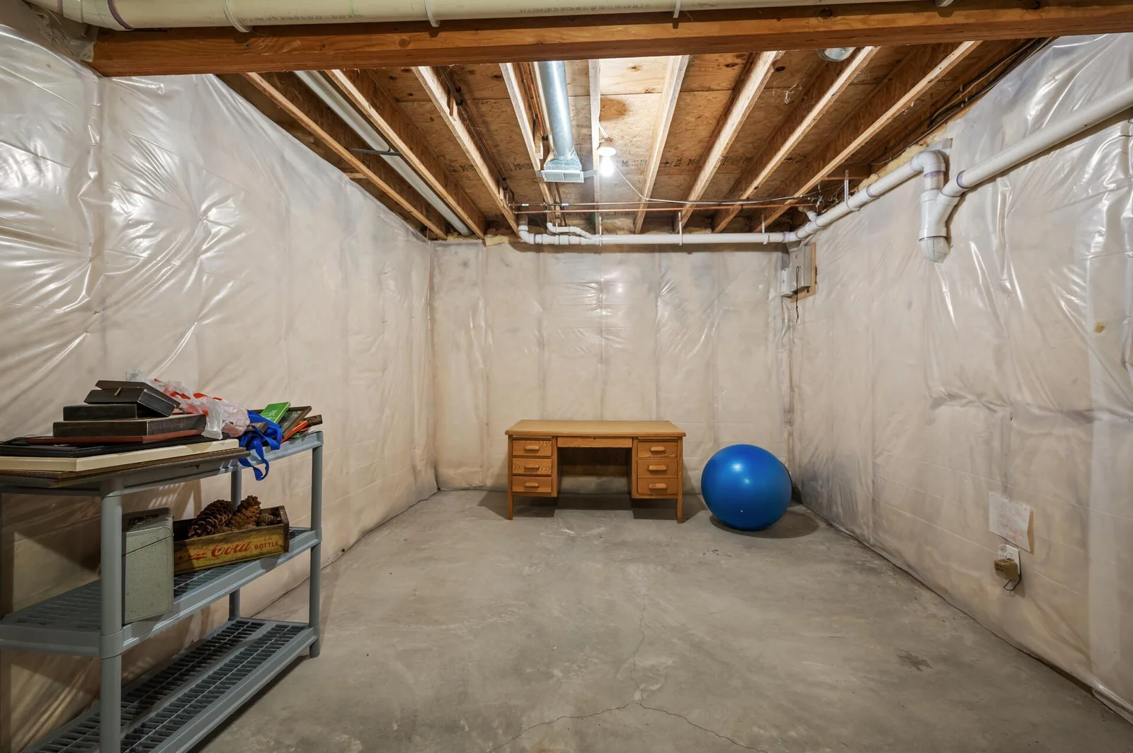 TONS of storage space or room to expand in lower level
