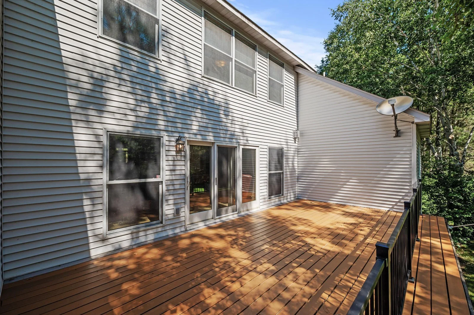 Large deck perfect for entertaining