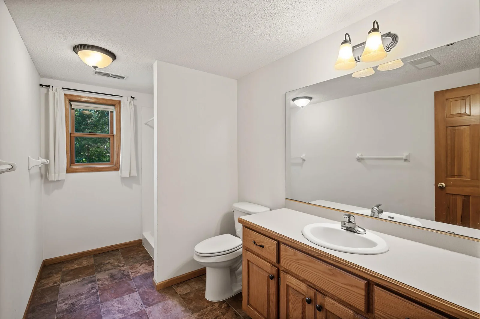 Lower level 3/4 bathroom