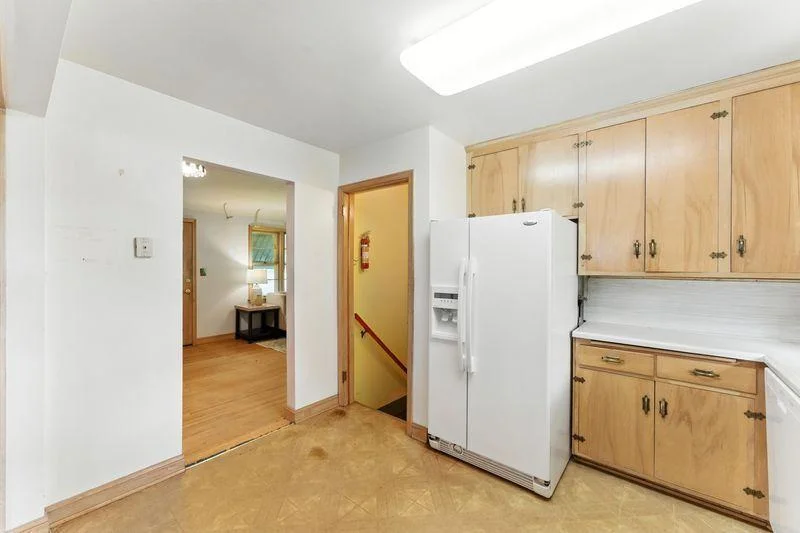 Main level kitchen/dining