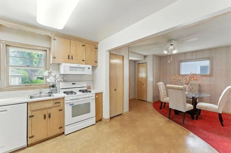 Main level kitchen/dining