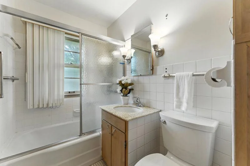 Main level full bathroom
