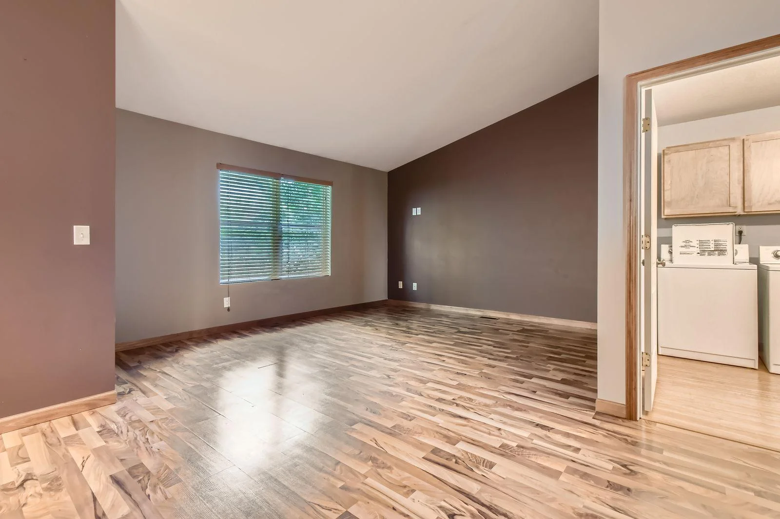 314 7th Street East - Web Quality - 008 - 07 Living Room 1.jpg
