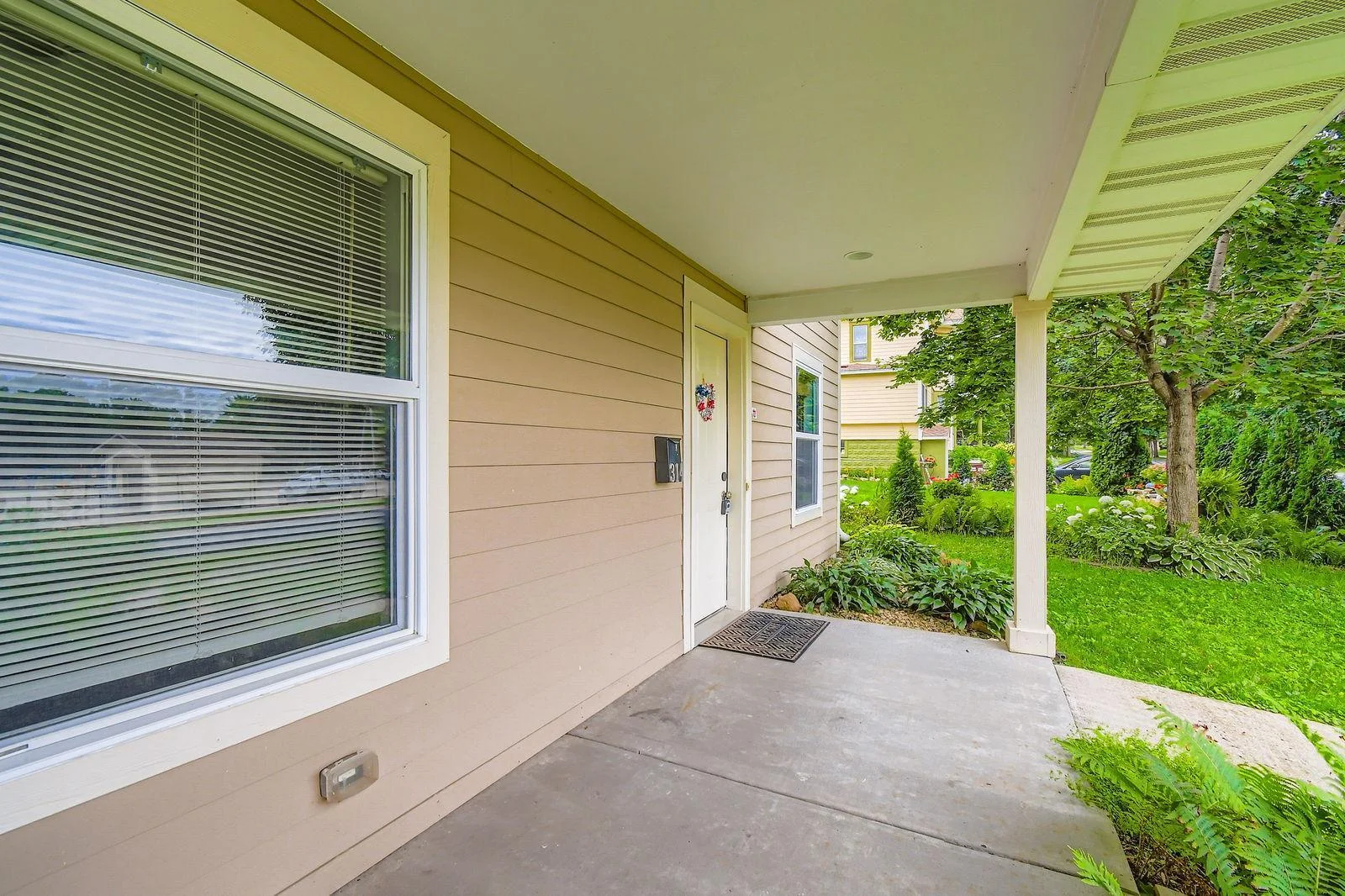 314 7th Street East - Web Quality - 003 - 02 Exterior Front Entry.jpg