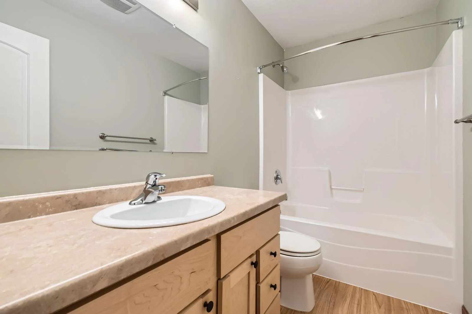 314 7th Street East - Web Quality - 017 - 18 2nd Floor Primary Bathroom.jpg