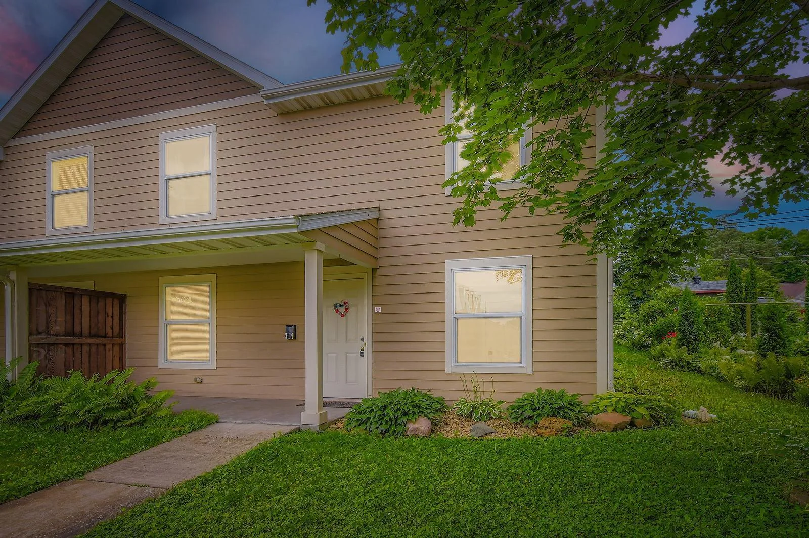 314 7th Street East - Web Quality - 001 - 01 Exterior Front Edit VT.jpg