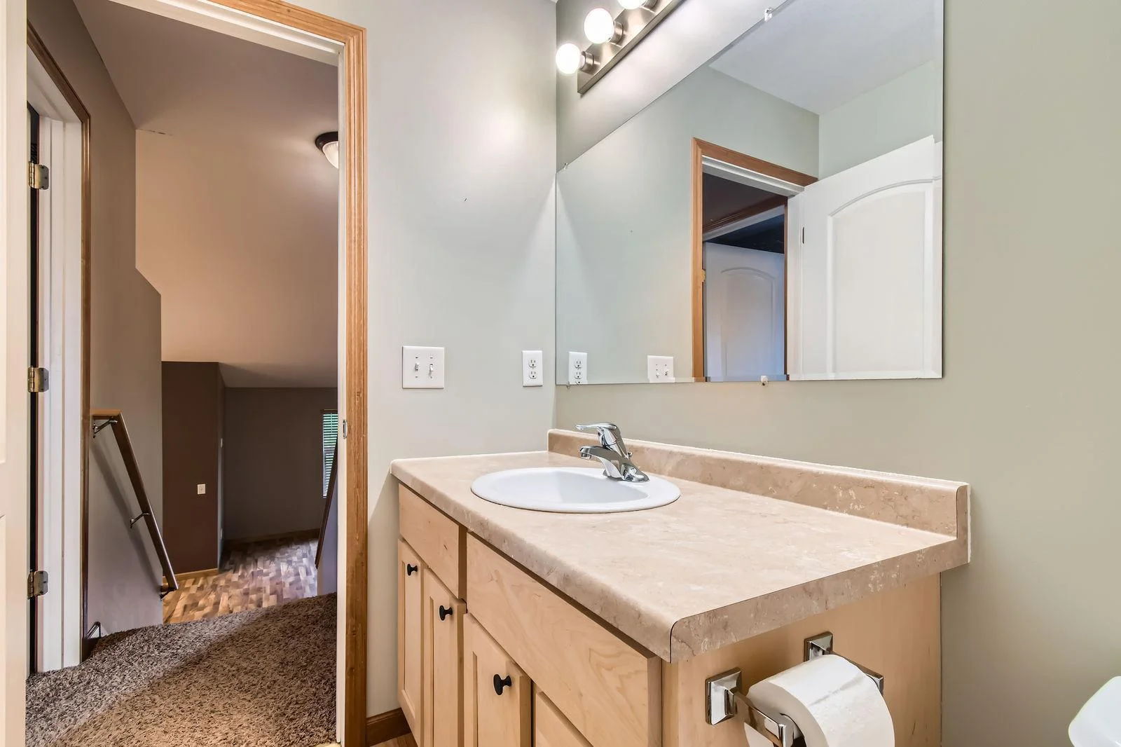314 7th Street East - Web Quality - 018 - 19 2nd Floor Primary Bathroom.jpg