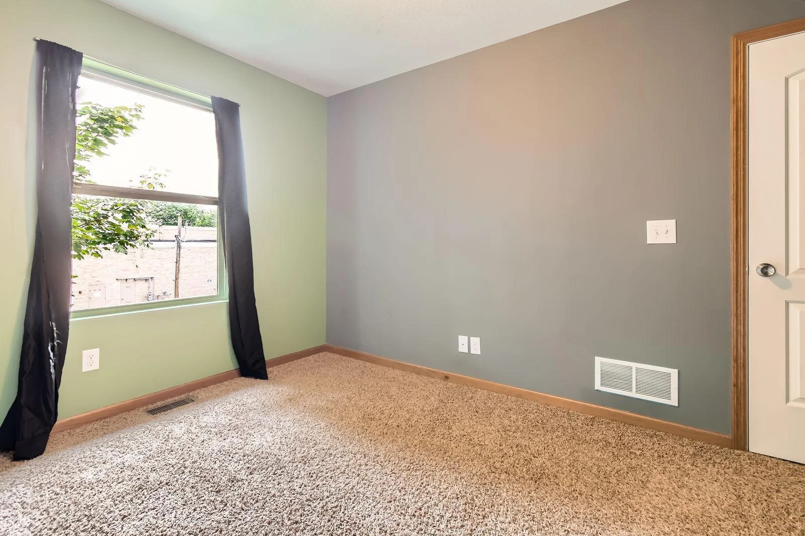 314 7th Street East - Web Quality - 016 - 17 2nd Floor Primary Bedroom.jpg