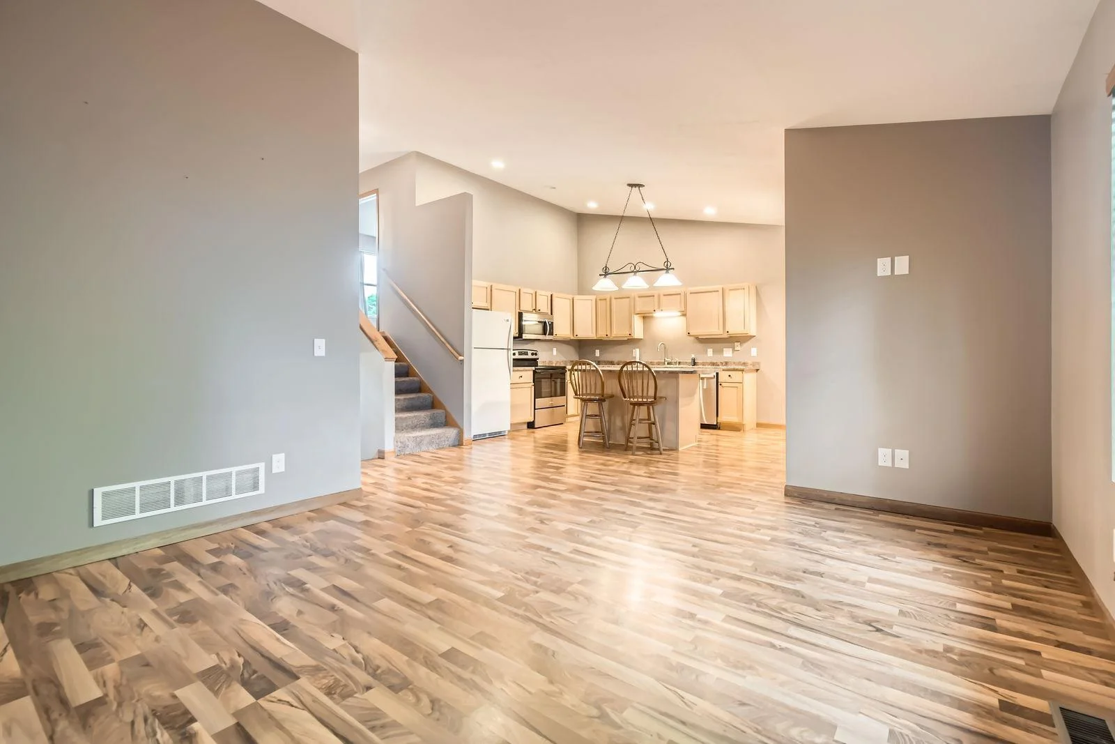 314 7th Street East - Web Quality - 005 - 04 Living Room.jpg