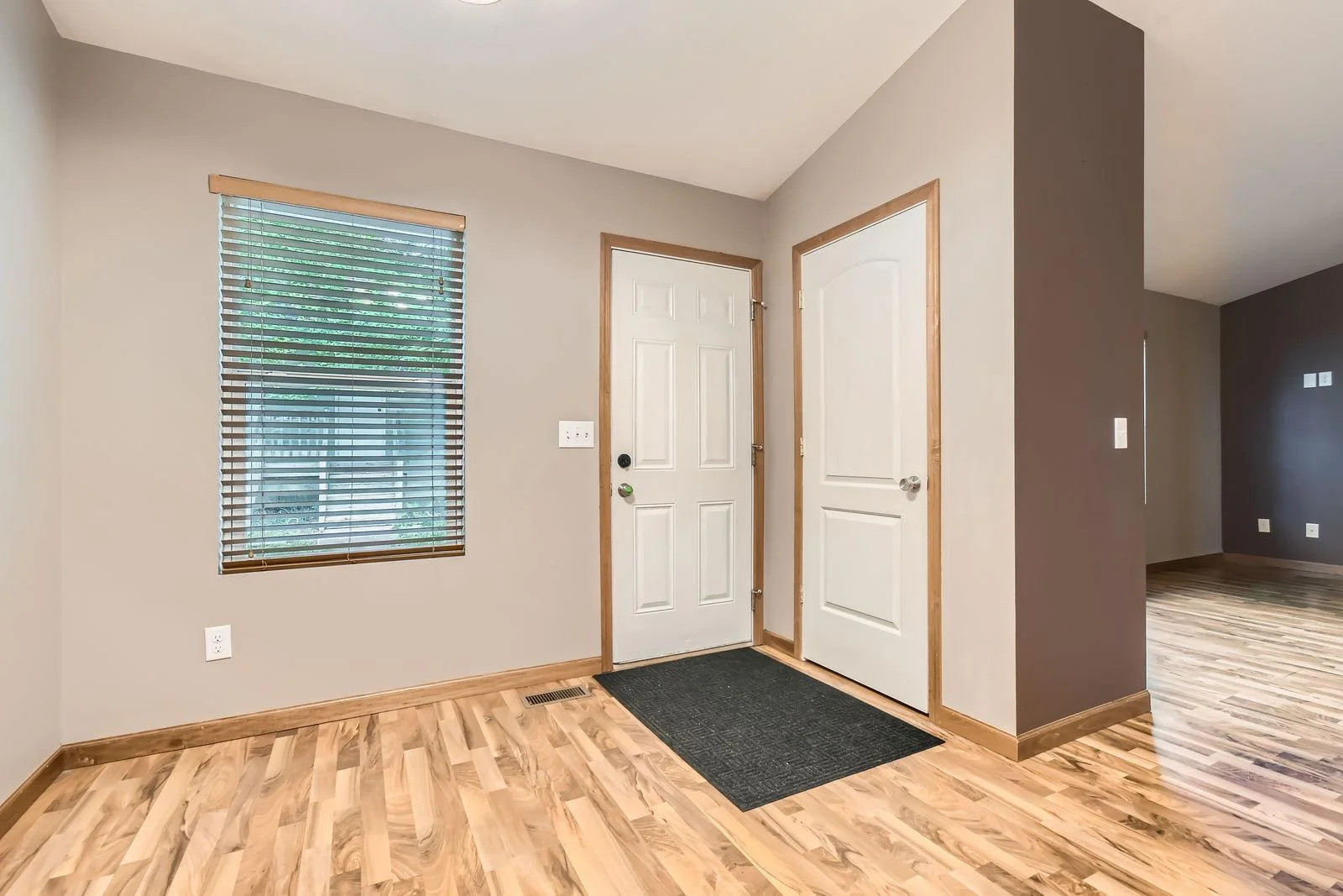 314 7th Street East - Web Quality - 009 - 08 Dining Room.jpg