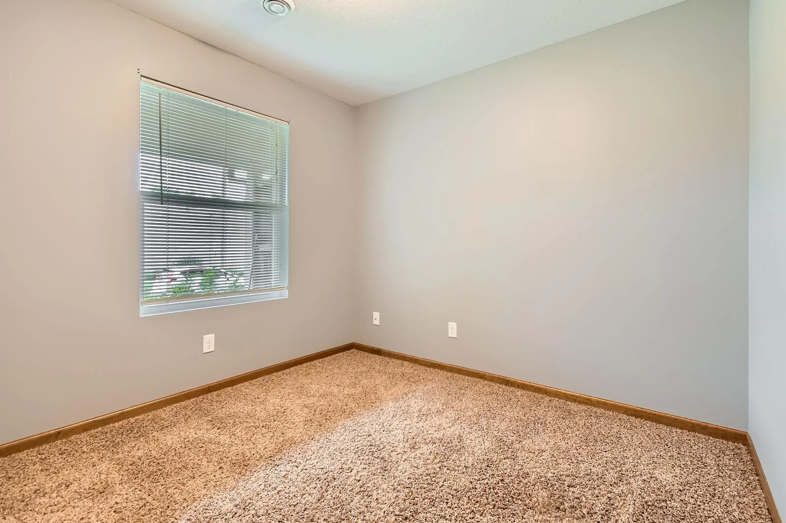 314 7th Street East - Web Quality - 021 - 22 Lower Level Bedroom.jpg